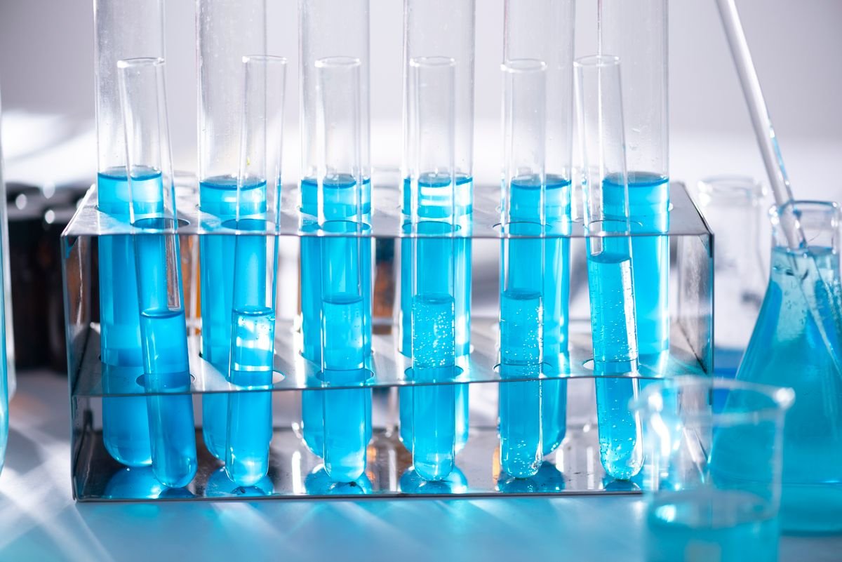 Laboratory glassware used in pharmaceutical raw material testing
